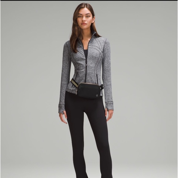 LULULEMON 1L BLACK/GOLD/WHT BELT BAG - Picture 5 of 11